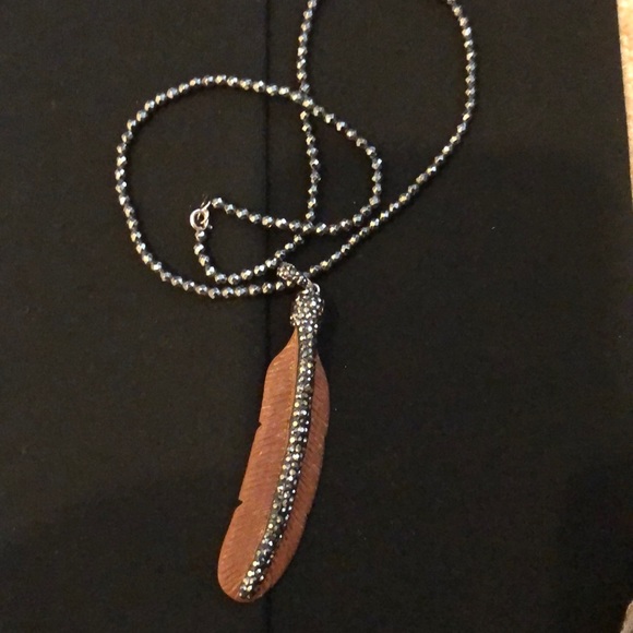 Boho handcrafted feather necklace - Picture 4 of 4